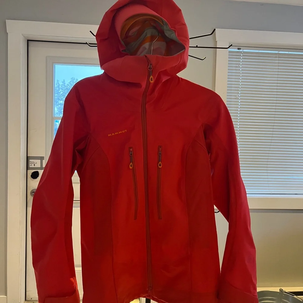 Mammut soft shell jacket. Women’s small. - Picture 3 of 3